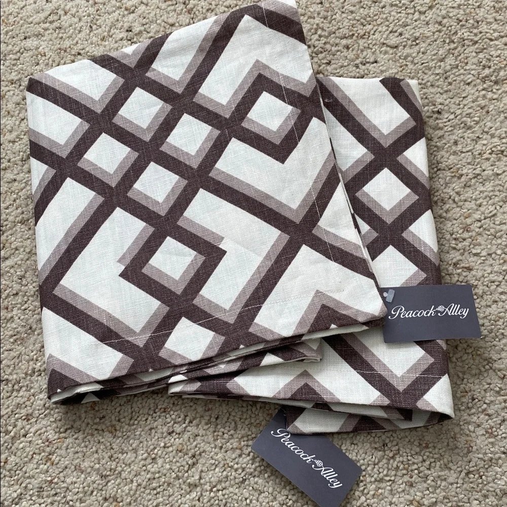 Beautiful Linen Duvet Cover. Queen. 1 King Sham/1 Standard Sham. NWT.